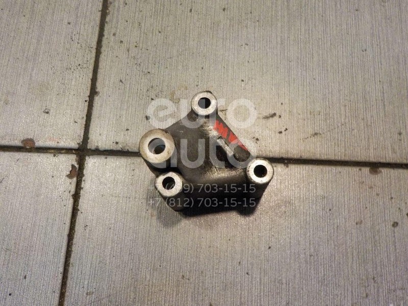 Кронштейн ролика-натяжителя руч. ремня Audi 100 C4  1993 2.8 Бензин Киев