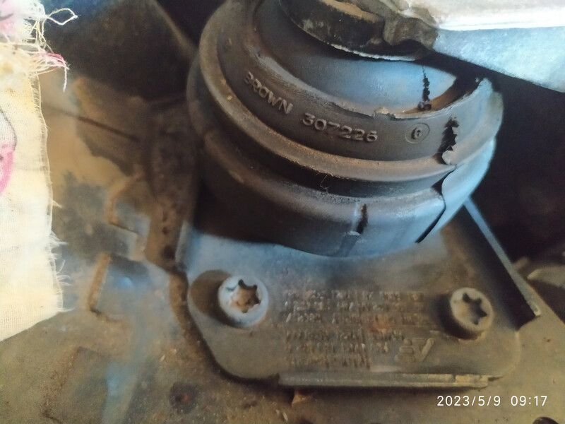 Подушка двигателя правая Volkswagen Sharan  2006 2.0 Дизель Путивль