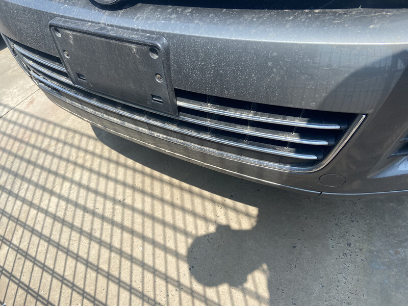 Решетка переднего бампера центральная с хромом Volkswagen Touareg  2014 3.0 Дизель 