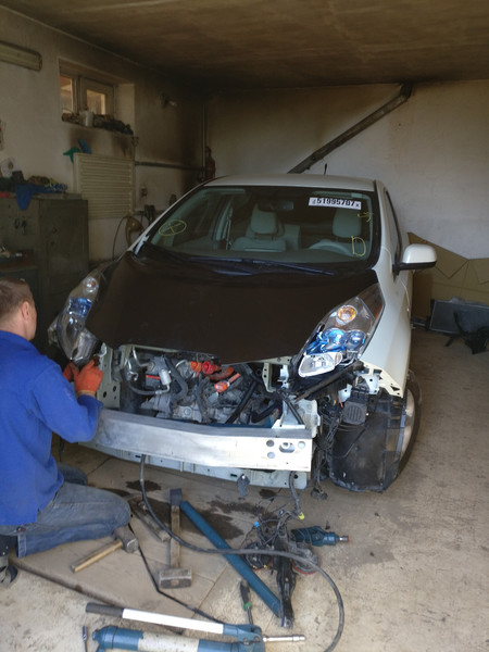 Передня фара Nissan Leaf  2011 хетчбек 1.0 Электро 