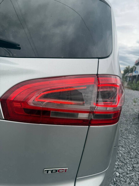 Правий внутрішній ліхтар Ford C-Max хетчбек 2011 р.  1.8 л гибрид Рівне