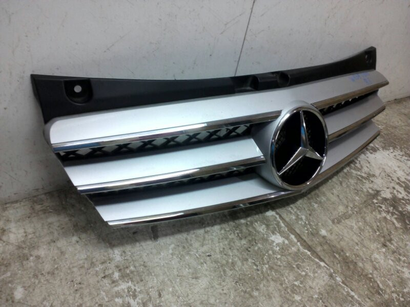 Решітка радіатора Mercedes Viano 2012 р.  2.2 л дизель Бровари