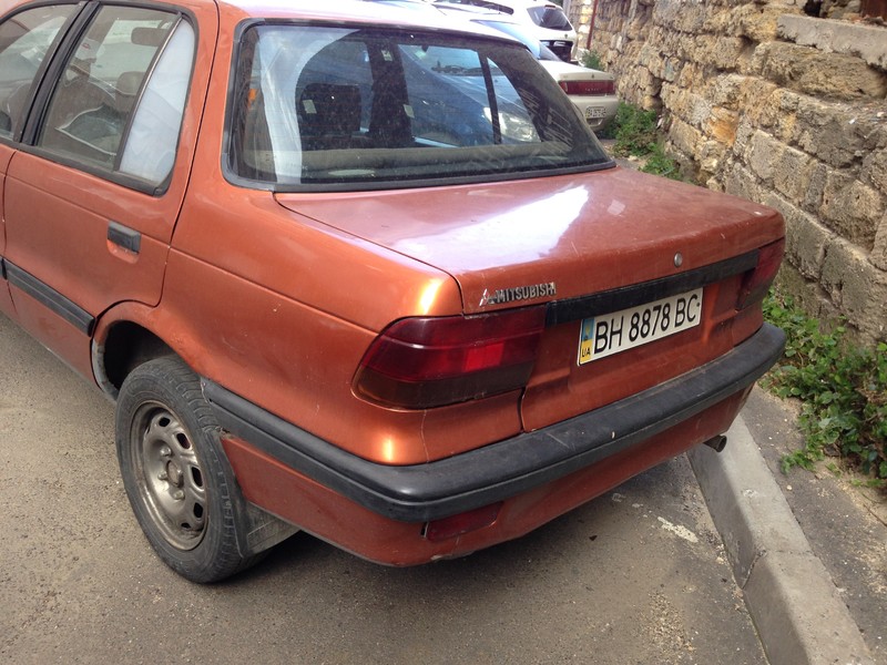Стекло двери Mitsubishi Lancer 4  1991 1.5 Бензин Одесса