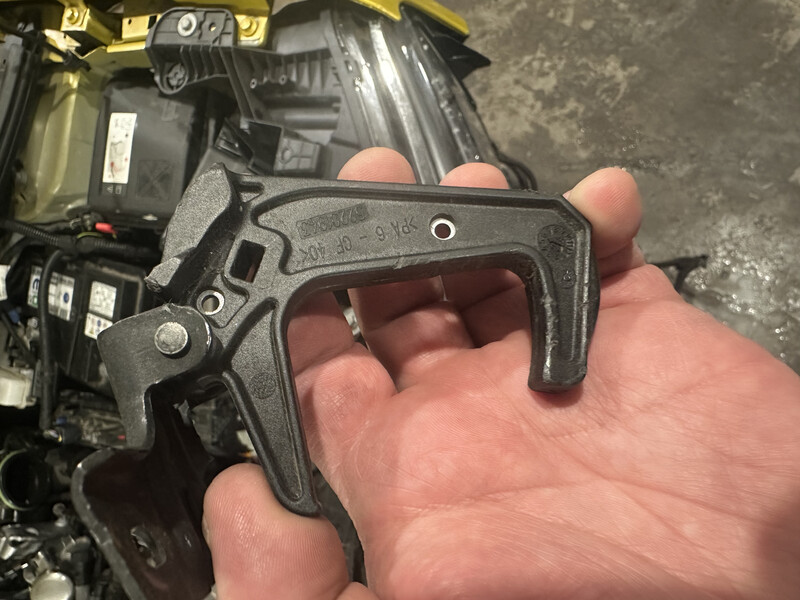 Крюк капота Fiat 600  2023 1.2 Гибрид Днепр