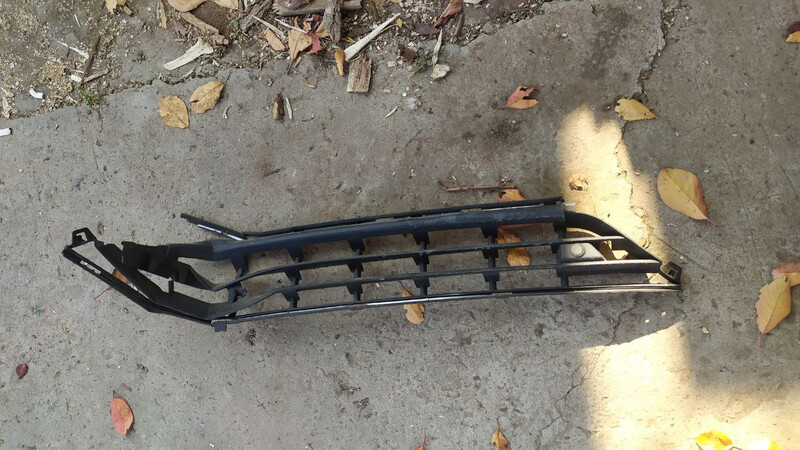 Решетка бампера нижняя Volvo XC60 T5 2014 г.  2.0 л бензин Одесса