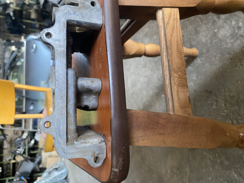 Боковая крышка грм (там где масляный насос) Nissan Sunny  1990 хэтчбек 15.0 Бензин Измаил