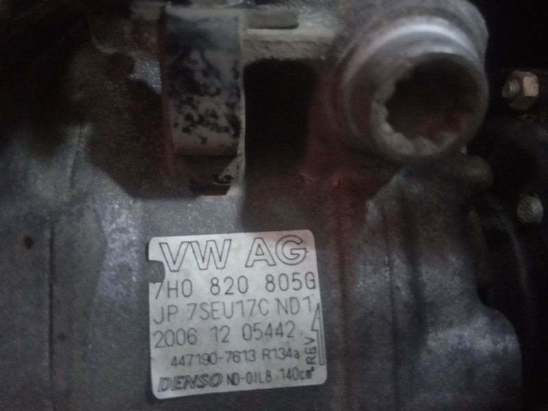 Компрессор кондиционера 7HO 820 805G   Volkswagen Touareg
