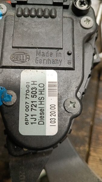 Педаль газу Volkswagen Bora  2000 1.9 Дизель 