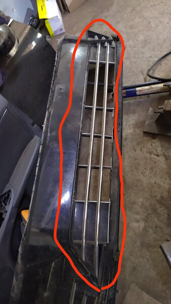 Передня нижня решітка Volkswagen Passat B8 2017 г.  2.0 л бензин Вараш