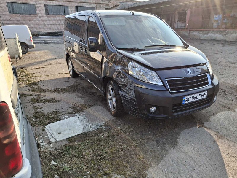 Бампер передний Peugeot Expert универсал 2015 г.  2.0 л дизель Луцк