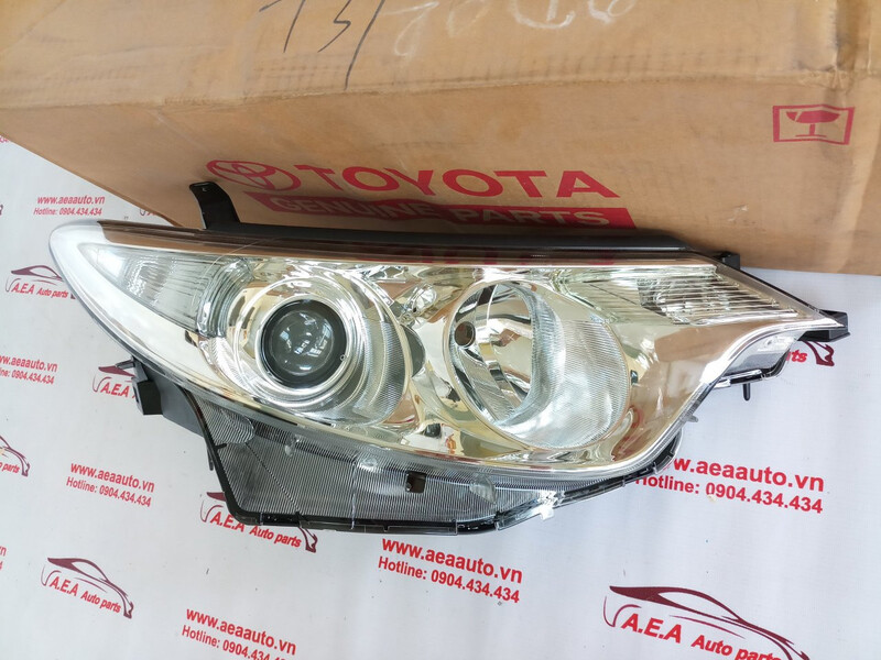 Фара передня права Toyota Previa 2007 р.  2.4 л бензин Стрий