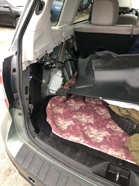 Обшивка багажника (левая сторона) багажник с електроприводом Subaru Forester SJ  2014 2.5 Бензин 