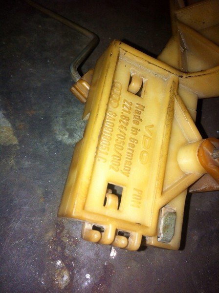 Датчик рівня палива 8AO 919051C   Audi 80