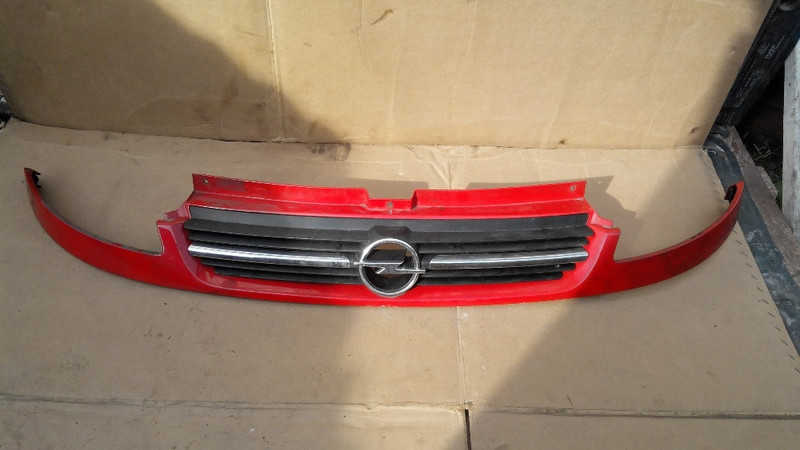 Решетка радиатора Opel Vivaro  2003  Бензин Запорожье