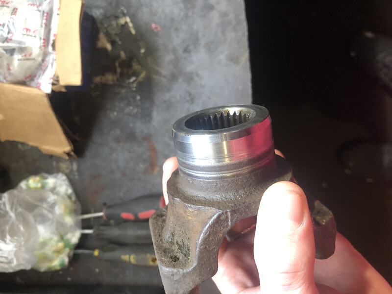 Хвостовик заднього моста Jeep Grand Cherokee  2003 2.7 Дизель Перегинское