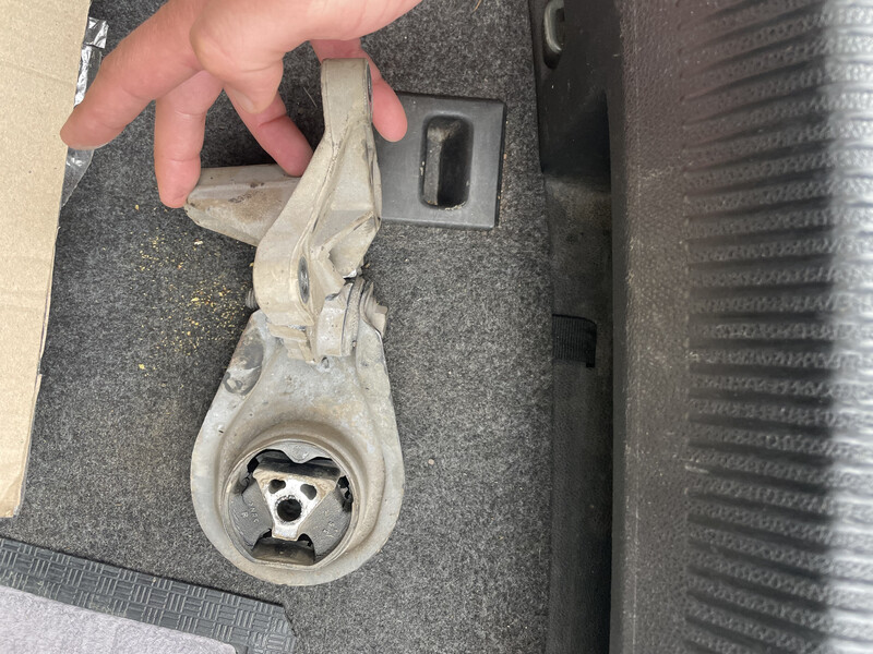 Кронштейн Ford Focus 2  2009 хетчбек 1.6 Бензин 