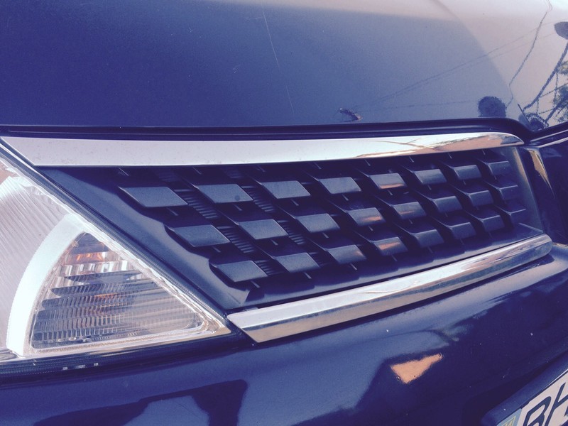 Решетки радиатора L/R Nissan Tiida C11  2006 хэтчбек 1.6 Бензин Хмельницкий