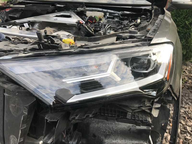 Фара передняя Audi Q7 2020 г.  3.0 л бензин Черновцы