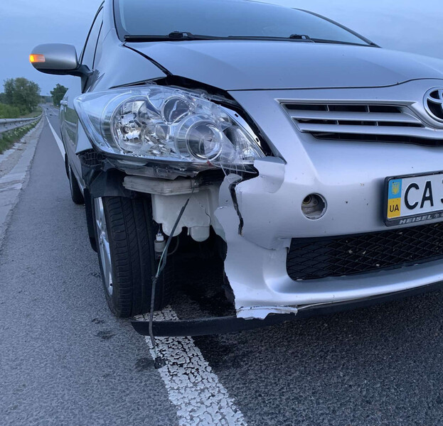 Бампер передний Toyota Auris  2011 хэтчбек 1.6 Бензин Хмельницкий