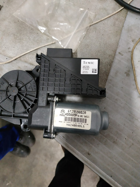 Блок управл центральным замком 6y2959802a Volkswagen Polo 4  2006 хэтчбек 1.3 Бензин Киев