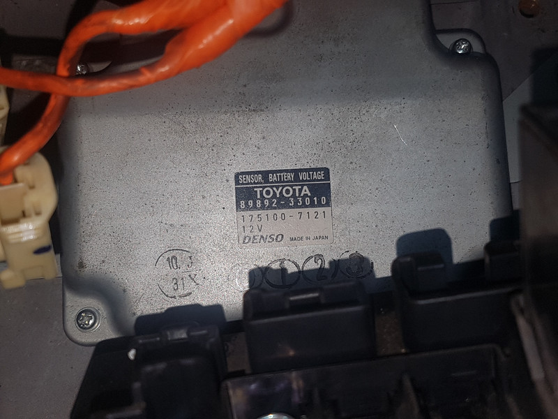 Контролер заряду батареї 89892-33010   Toyota Camry