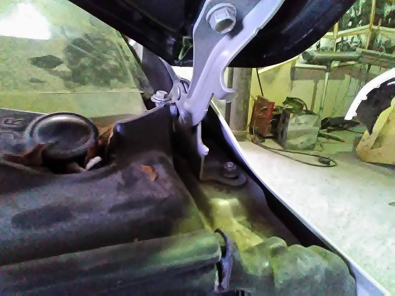 Кріплення капота Hyundai i30  2012 універсал 1.6 Дизель 