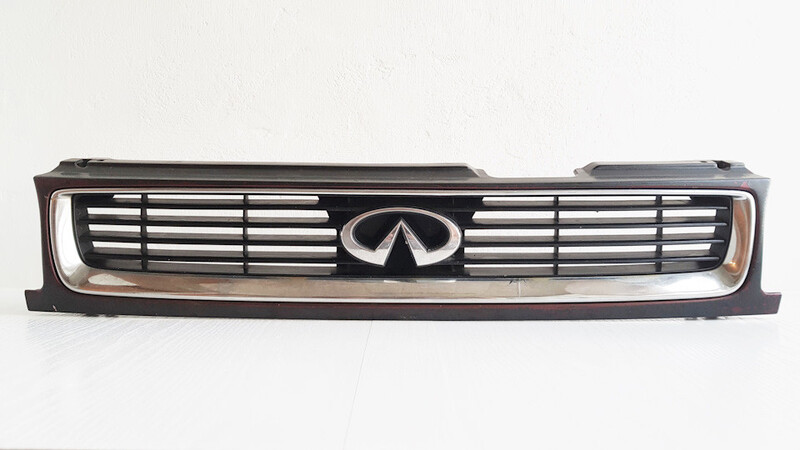 Решетка Nissan Primera P10  1995 2.0 Бензин 