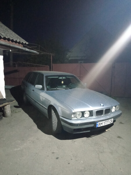 Крыло переднее BMW 5 Series E34  1994 универсал 2.5 Дизель Новоград-Волынский