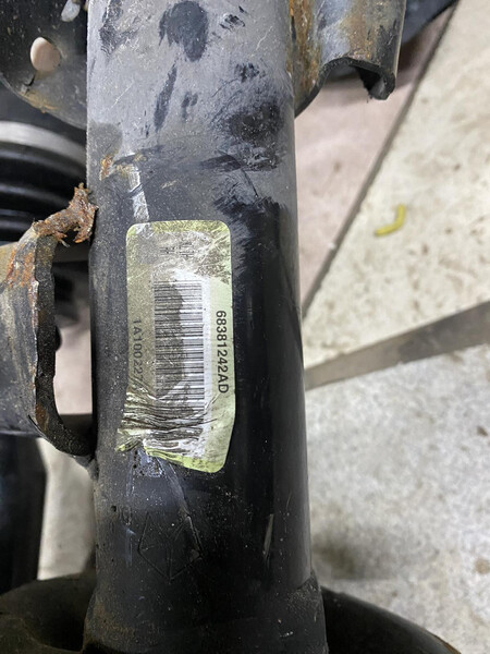 Передний правый амортизатор в сборе trailhawk Jeep Cherokee trailhawk 2019 2.5 Бензин Дніпро