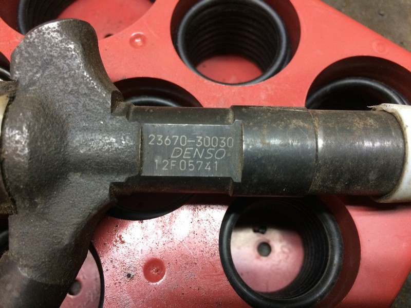 Форсунка Toyota Hiace  2004 2.5 Дизель 