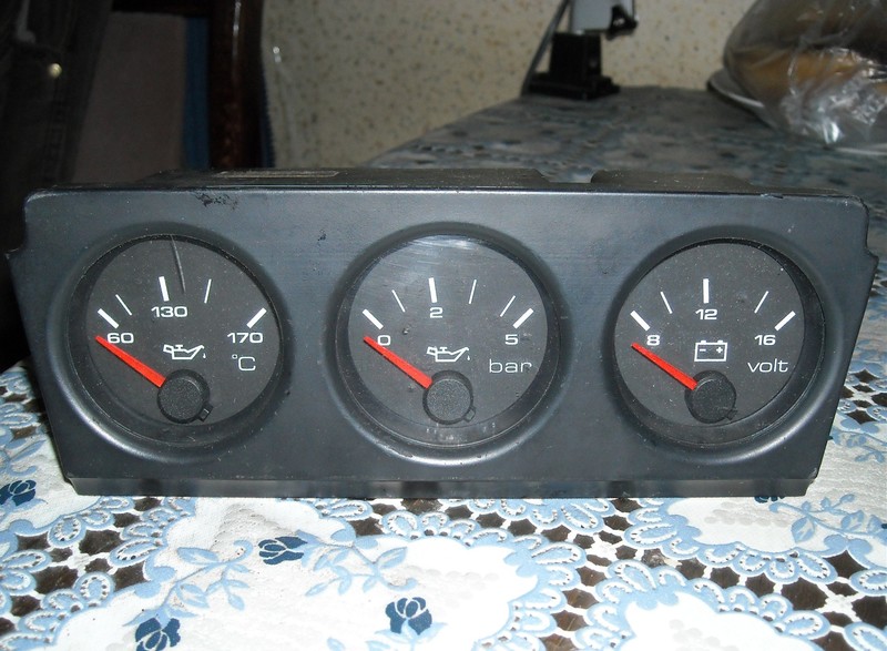 Дополнительные приборы Audi 80  1991 4.2 Бензин Харьков