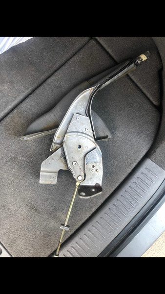 Ручник черный Mazda 6  2006 2.0 Бензин Киев