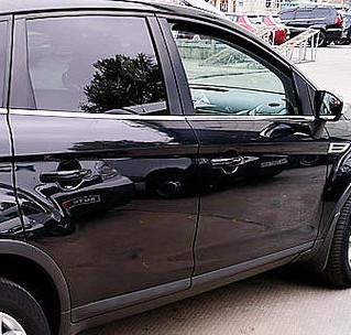 Молдинг передней правой двери возле стекла(хром) Ford Kuga  2011 2.0 Дизель Хмельницкий