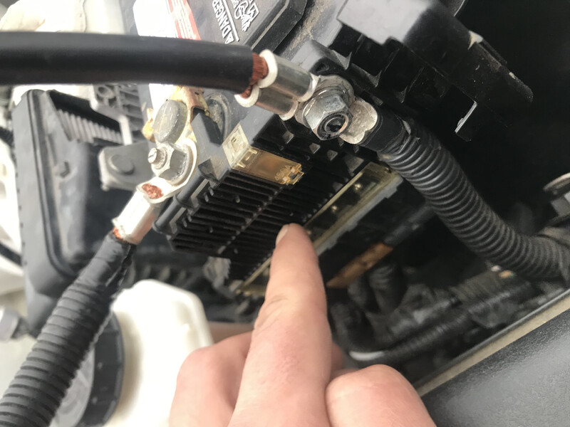 Плюсовая клема Nissan Rogue  2017 2.5 Бензин Винница