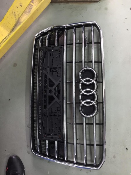 Решетка радиатора Audi A8 D4  2014 3.5 Дизель Одесса