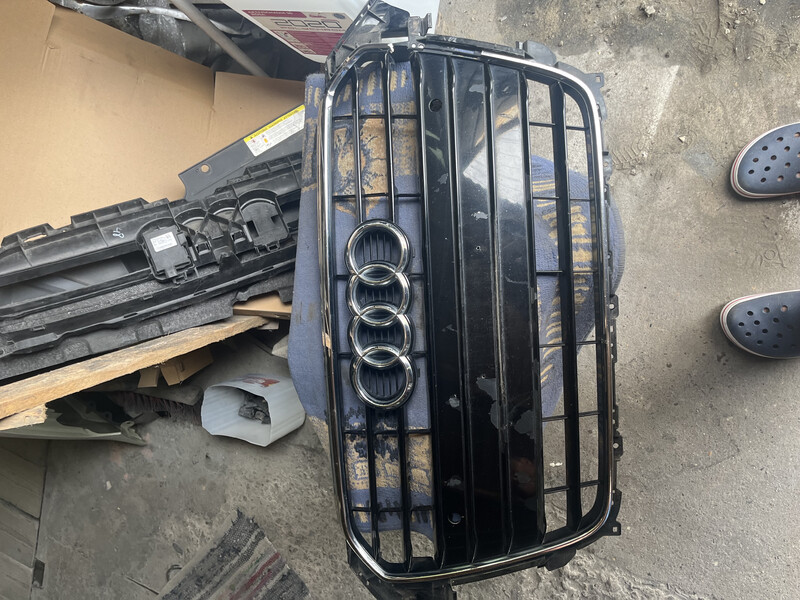 Решетка бампера Audi A4 B8  2014 1.8 Бензин Киев