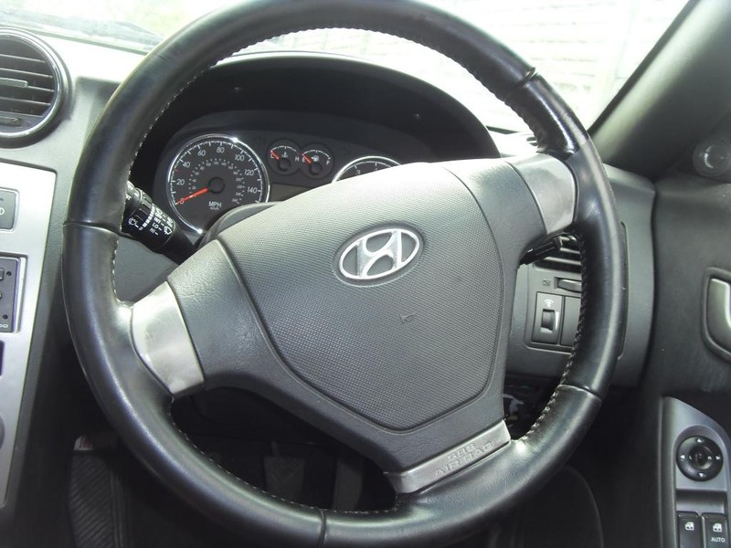 Голый руль без подушки не затертый Hyundai Coupe  2008 купе 2.0 Бензин 