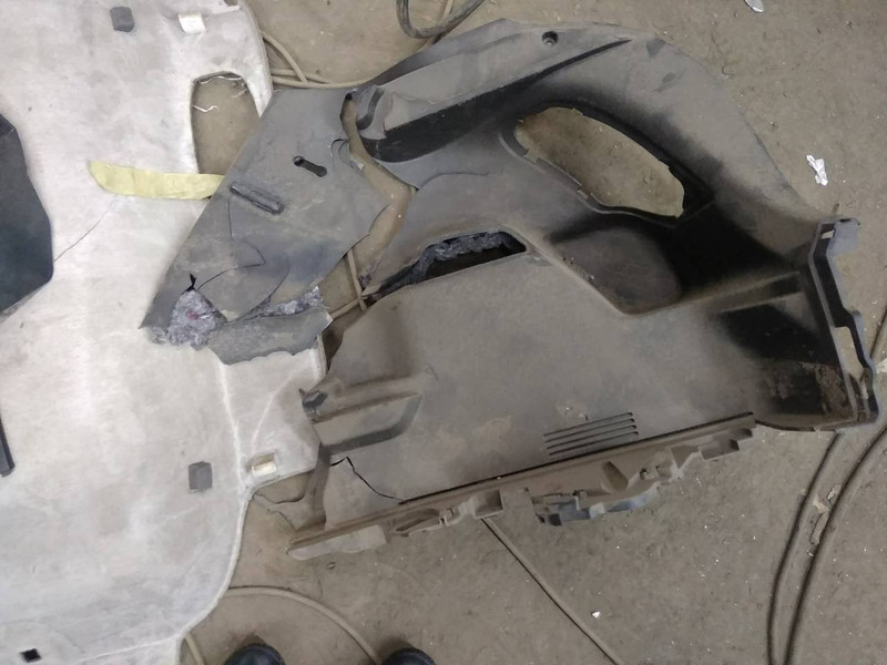 Карта багажника правая Toyota Yaris  2012 хэтчбек 1.3 Бензин Киев