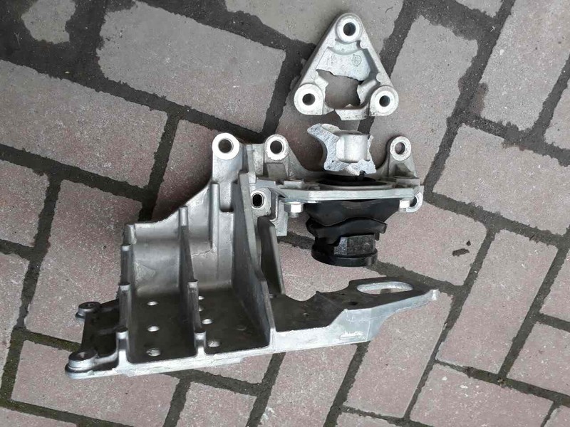 Кріплення двигуна Nissan Qashqai хетчбек 2013 р.  1.6 л бензин Одеса