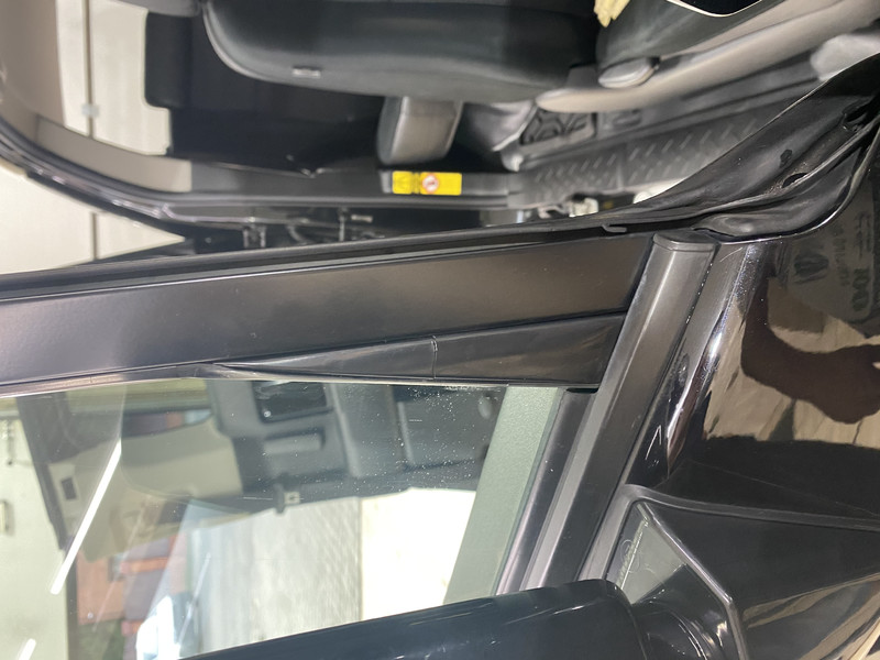 Направляющая стёкла передняя правая Toyota FJ Cruiser  2008 універсал 4.0 Бензин 