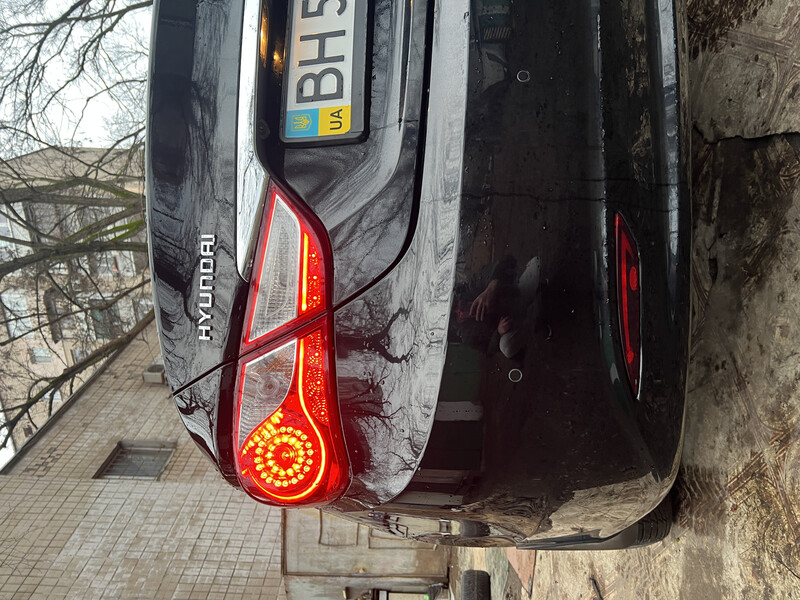 Лед габарит в задний бампер Hyundai Sonata 6  2011 2.4 Бензин 