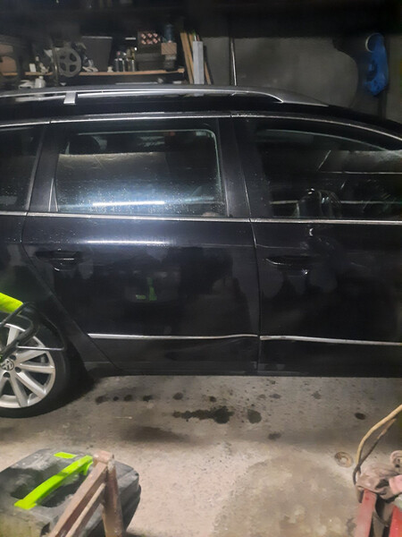 Двери правая сторона Volkswagen Passat B7  2012 универсал 2.0 Дизель Киев