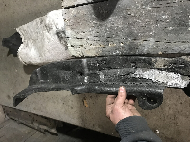 Шумоизоляция крил переднiх Audi A6 C6 универсал 2007 г.  2.0 л дизель Гнивань