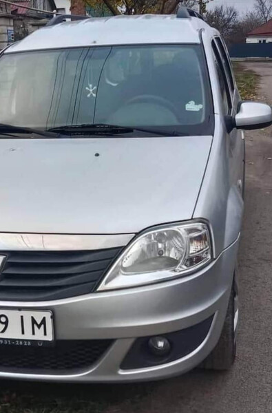 Крыло переднее левое Dacia Logan MCV универсал 2010 г.