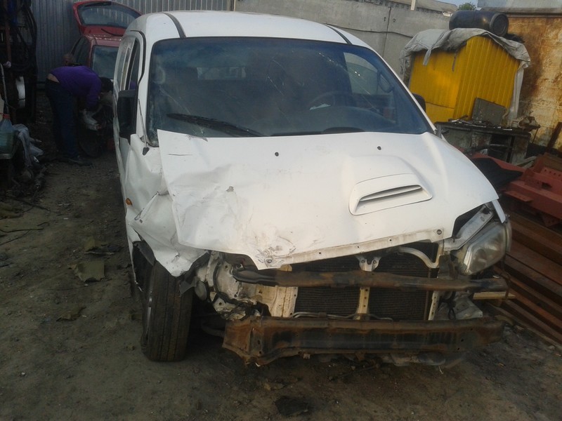 Четверть передняя правая или металический брызговик Hyundai H1  2004 універсал 2.5 Дизель 