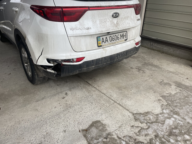 Бампер задний 86611-F1000   Kia Sportage