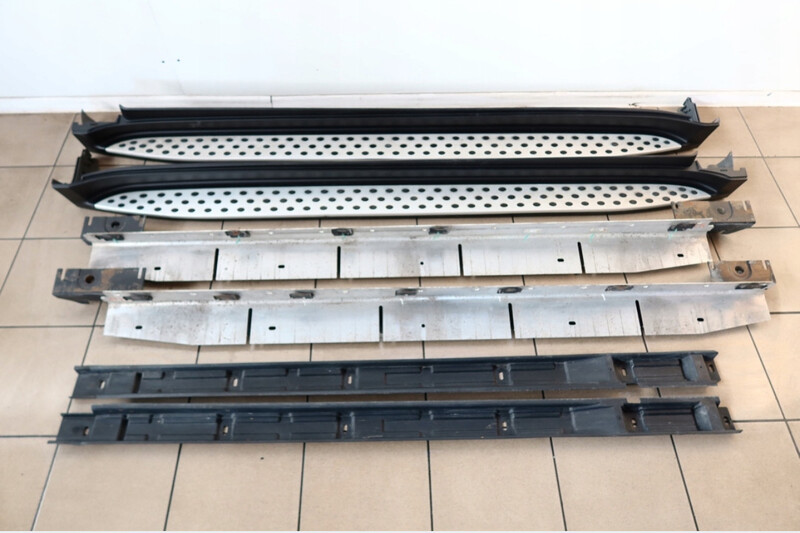 Накладка порога права Mercedes-Benz GL-Class  2012 3.0 Дизель Луцьк