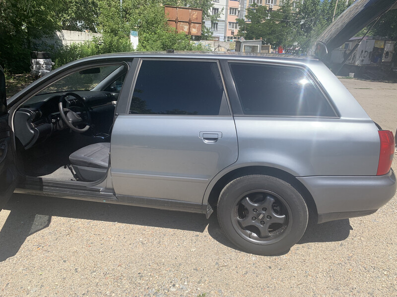 Карта двери Audi A4 B5 универсал 1998 г.  8.0 л бензин Киев