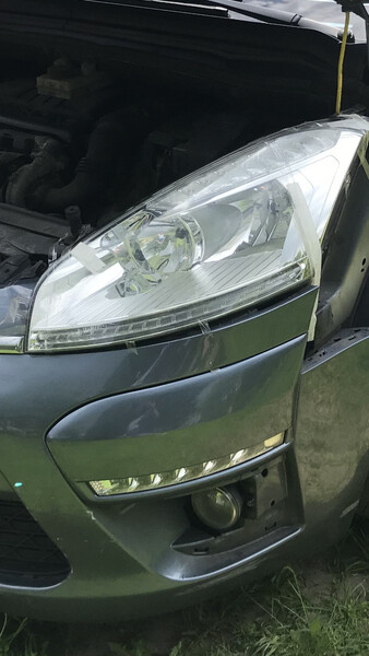 Накладка противотуманной фары Citroen C4 Picasso универсал 2010 г.  1.6 л дизель Ровно