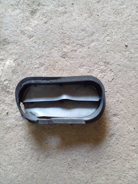 Вентиляционная решетка под задним бампером Volkswagen Passat Limited Edition 2015 р.  1.8 л бензин Вінниця